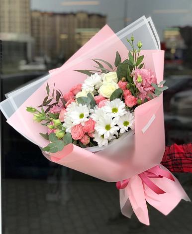 Букет цветов из: Розы, Лизиантусы и Хризантемы в Чернышев